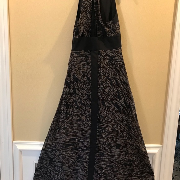 Gorgeous BCBG MaxAzria Size 4 Halter Dress - Picture 6 of 14